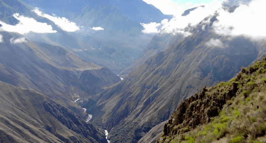 2-Day Colca Canyon Tour to Puno with accommodation - La Cruz del Condor and the flight of the condor