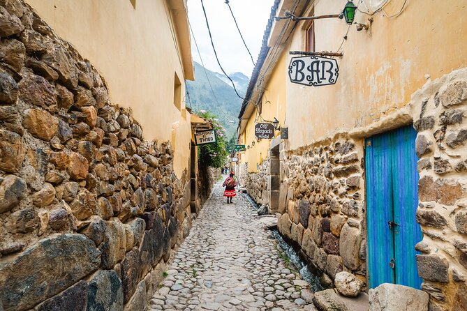 2 Day Sacred Valley and Machu Picchu Guided Tour from Cusco - Pisac combines market life with Inca ruins
