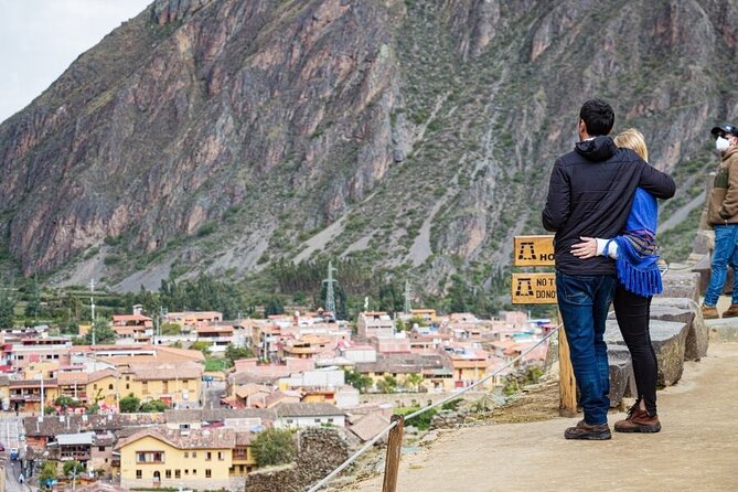 2 Day Sacred Valley and Machu Picchu Guided Tour from Cusco - Machu Picchu begins with a bus ride and guided visit