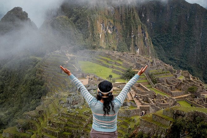 2-Day Sacred Valley & Machu Picchu Tour by Train from Cusco - Buffet lunch at Tunupa in the Sacred Valley