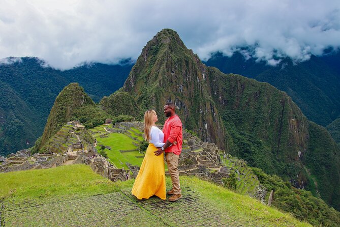 2-Day Tour: Sacred Valley & Machu Picchu – All Tickets Included - Awana Kancha and the Andean camelids