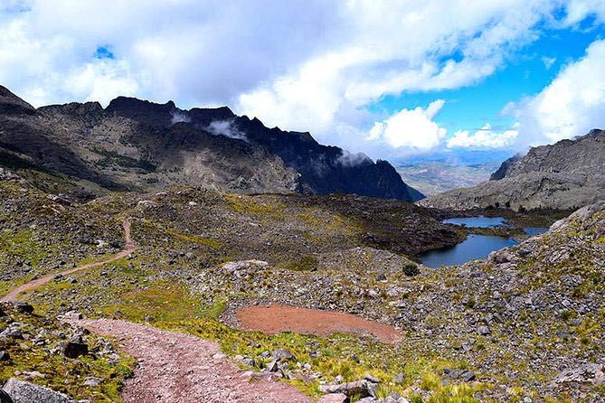 4-Day Lares Trek to Machu Picchu - Group size and the guide experience
