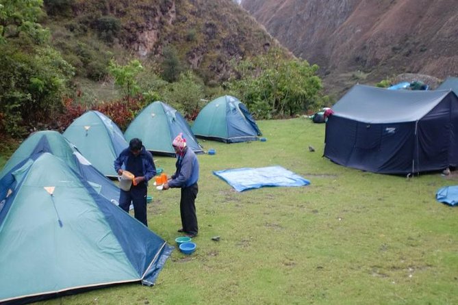 4-Day Salkantay Trek to Machu Picchu - Day four: first buses and a guided Machu Picchu visit