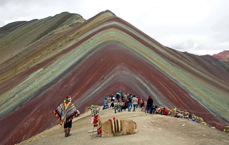 7 Colors Mountain - Time at the striped summit
