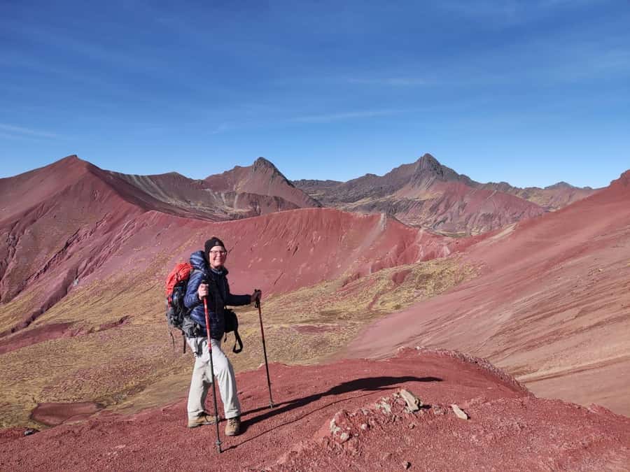 7 Colors Mountain Tour + Red Valley - The 1.5-hour walk to the colored mountain