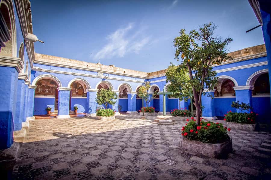 Arequipa: City Tour and Santa Catalina Monastery - A short look at the main square