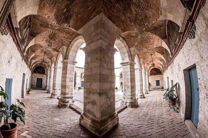 Arequipa, Historic and Colonial City and Santa Catalina Monastery - Santa Catalina Monastery, a city behind a wall