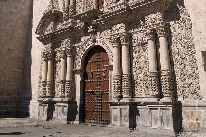 Arequipa, Historic and Colonial City and Santa Catalina Monastery - Timing, clothing, and guide style