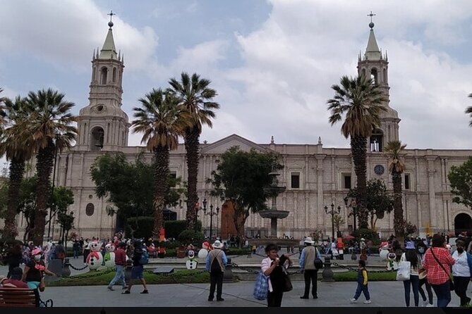Arequipa Tasting Tour - Plaza de Armas and the earthquake-shaped city