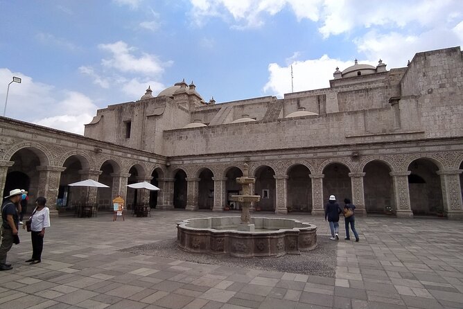 Arequipa Tasting Tour - La Compañía de Jesús and the Jesuit cloisters
