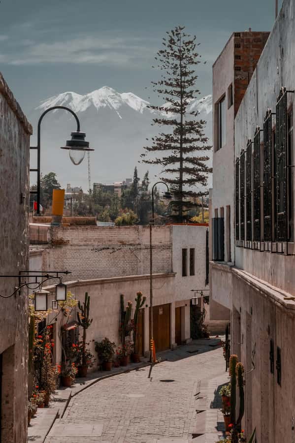 Arequipa: Walk through the Historic Center of the City - Starting in San Lázaro, where Arequipa feels personal