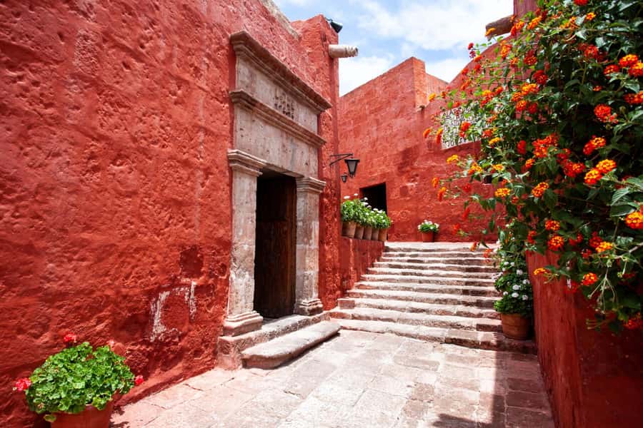 Arequipa: Walking Tour and Santa Catalina Monastery - Plaza de Armas, Arequipa’s grand central room