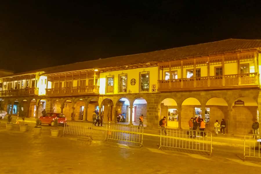 Best of Cusco: Night Tour, Pisco Sour Lessons, and Dinner - What the guides add to the evening