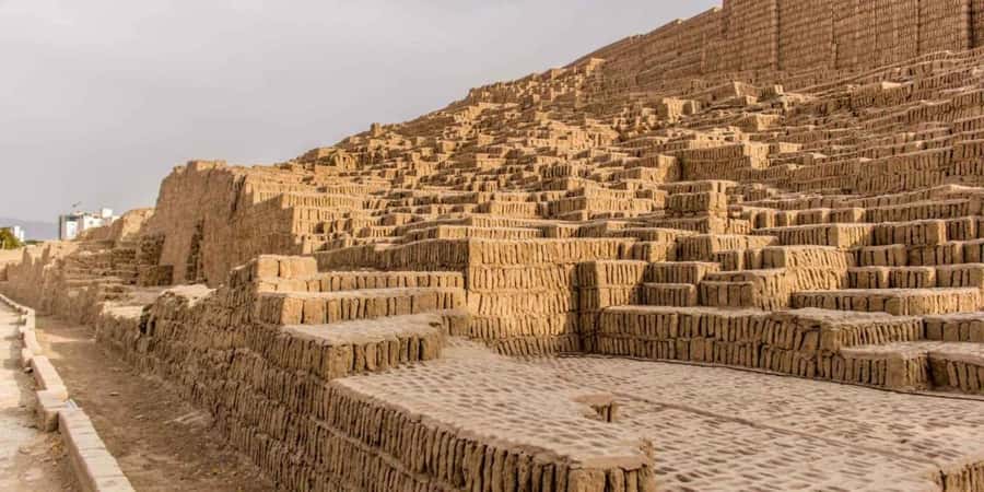 City Tour Colonial and Modern Lima Half Day Plus Ticket - Parque del Amor and Miraflores by the Pacific