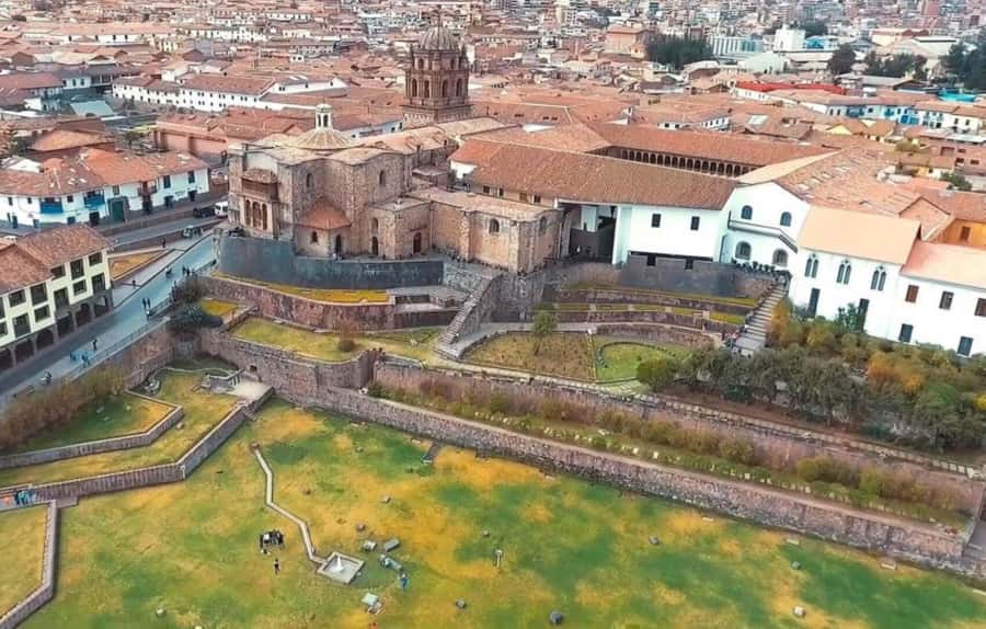 City Tour Cusco Qoricancha Sacsayhuaman y Tambomachay - Qenqo, a ceremonial site shaped from living rock