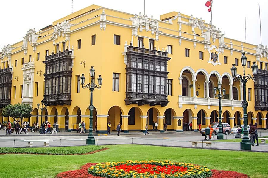 City Tour With Demonstration & Tasting of Pisco Sour - Love Park and the Pacific from Miraflores
