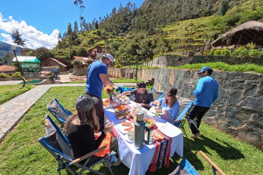 Cusco: 4-Day Lares Trek to Machu Picchu with Panoramic Train - What the $690 price really covers