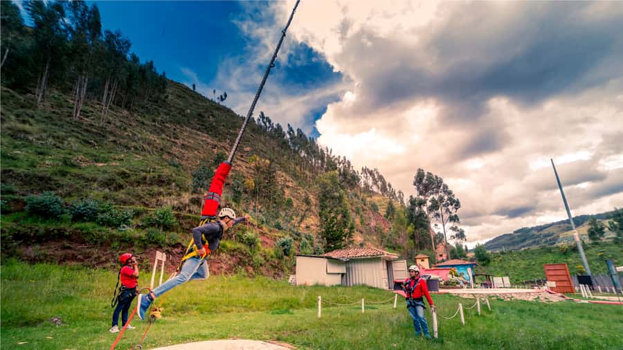 Cusco: Bungee Jump and Slingshot Combo Adventure - The people who make this work