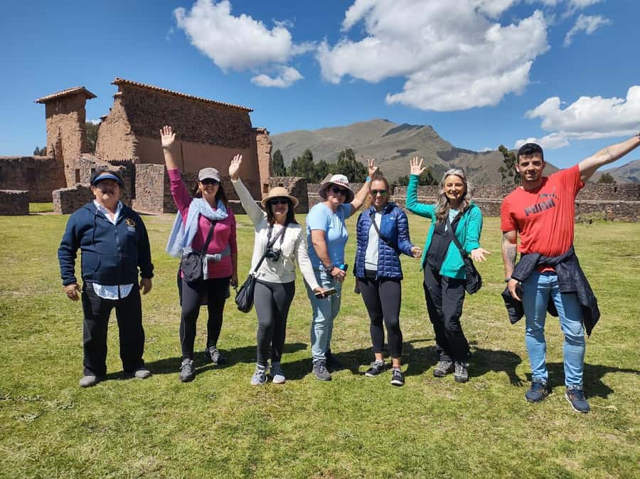 Cusco: Bus Turistico Puno Cusco con Tour y Buffet - Guide service and language concerns