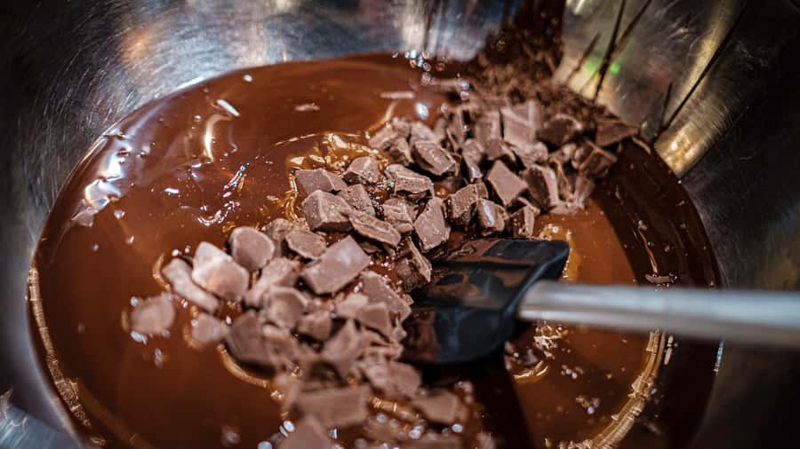 Cusco: Chocolate Workshop with the Best Local Organic Cacao - Making pralines with your own fillings