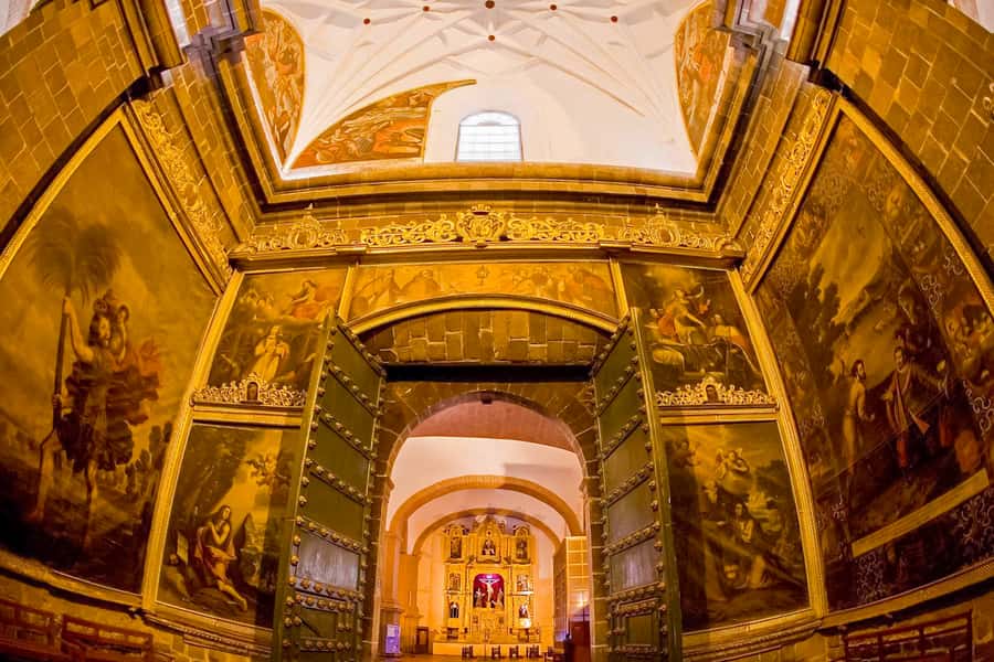 Cusco: City and Nearby Ruins 5-Hour Guided Tour - Plaza de Armas and the Cathedral’s layered past