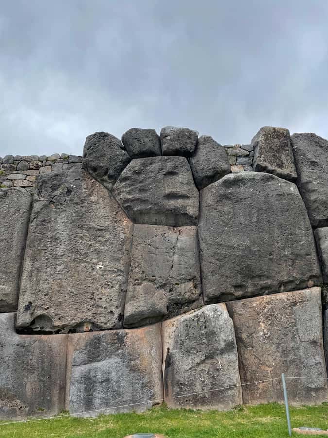 Cusco : City Tour of 4 Ruins and Sun Temple - Sacsayhuamán and the giant stones above Cusco