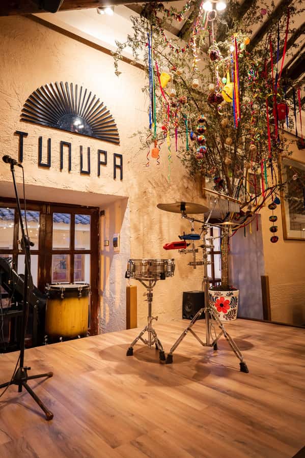Cusco: Folkloric Andean Show & 3-Course Dinner at Tunupa - Food service can shape the pace