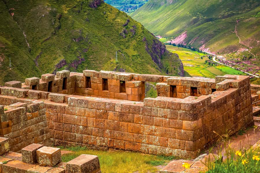 Cusco: Full-Day Tour of The Sacred Valley With Lunch - Following the Vilcanota River toward Urubamba