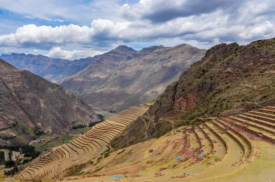 Cusco: Full-Day Tour of The Sacred Valley With Lunch - The guide and group size shape the experience
