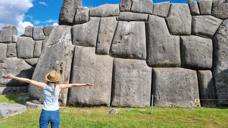 Cusco: Half-Day City Tour with Sacsayhuaman and Q'enco - The guides make more difference than the minivan