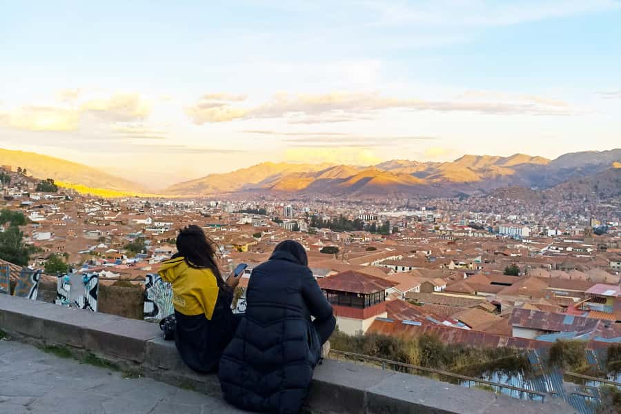 Cusco: Historic Walking Tour with Pisco Sour and Music Show - Guide quality and group size