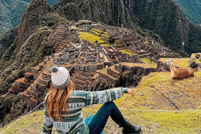 Cusco in 2-days: Sacred Valley and Machu Picchu - Maras salt pools: an active tradition, not just an old ruin