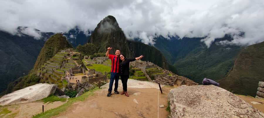 Cusco: Machu Picchu Day Trip with Train + Entrance ticket - The train to Aguas Calientes
