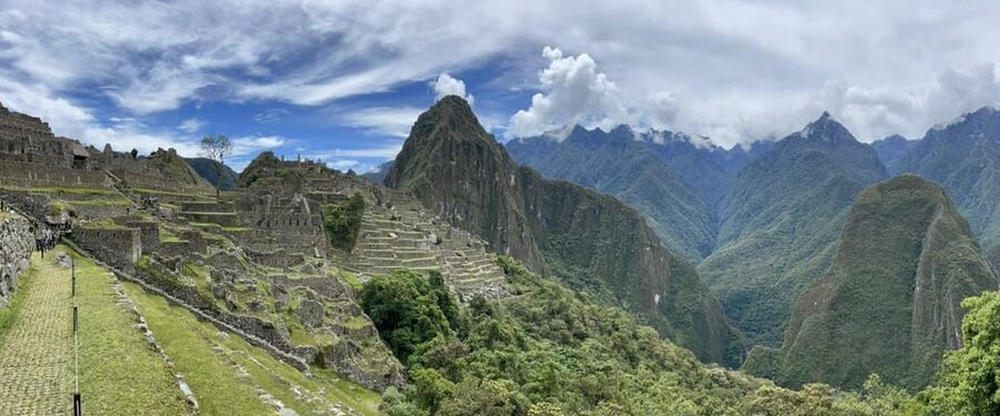 Cusco: Machu Picchu Day Trip with Train + Entrance ticket - A two-hour guided visit inside the citadel