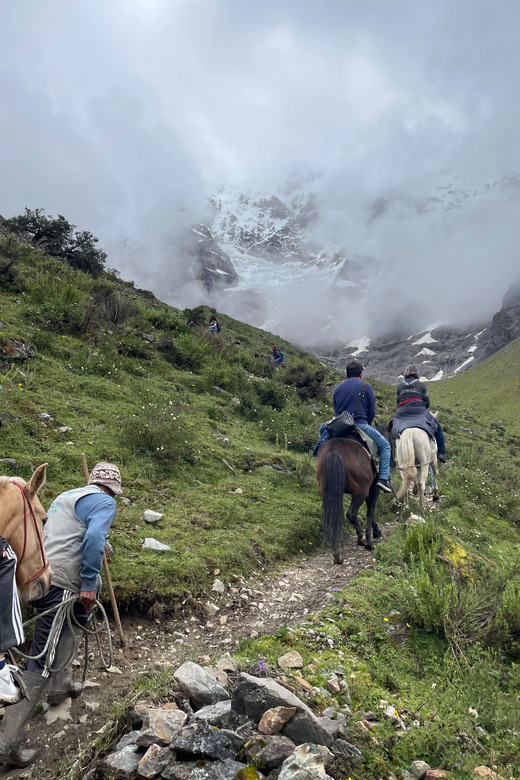 Cusco one day: excursion to Laguna de Humantay - Reaching the lake at 4,200 meters