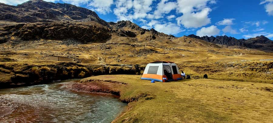 Cusco: Rainbow Mountain & Red Valley Tour with Picnic meals - Breakfast with Ausangate in view
