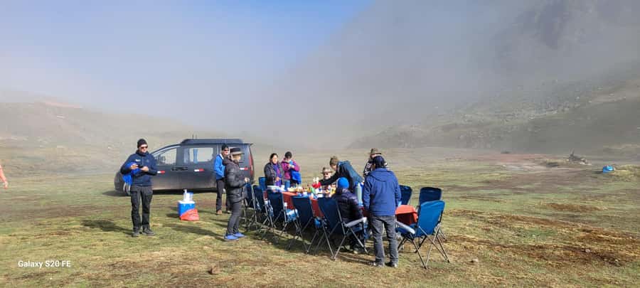 Cusco: Rainbow Mountain & Red Valley Tour with Picnic meals - The downhill walk and a proper Peruvian lunch