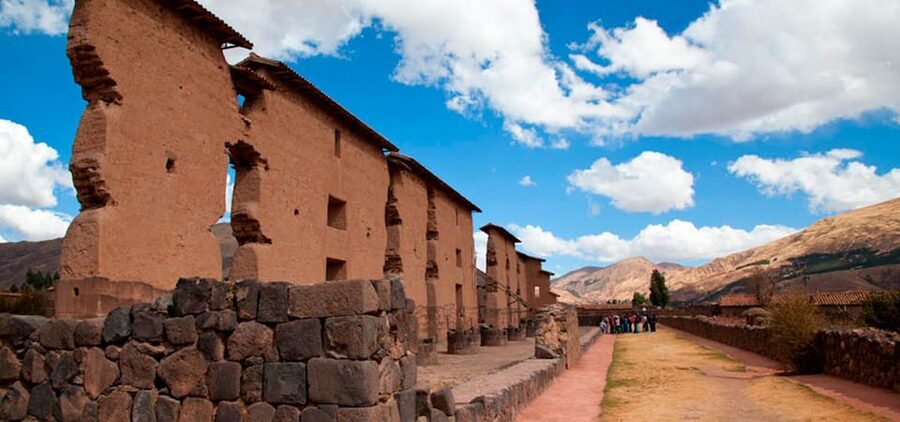 Cusco: Scenic Route of the Sun to Puno with Buffet Lunch - Buffet lunch near Marangani and Sicuani
