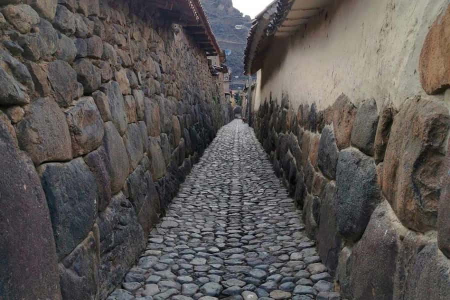Cusco | Visit Maras, Moray, Chinchero, Pisac | Valle Vip - The guide and group size matter more than usual