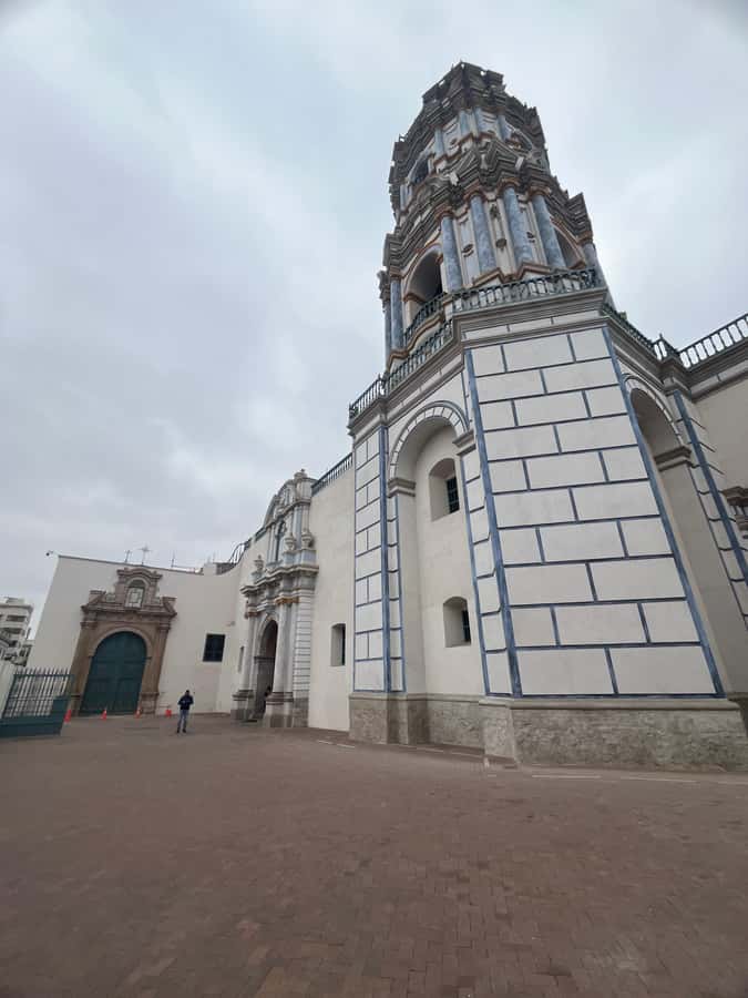 Enjoy Lima Walking Historic Center, Plaza San Martin and Plaza de Armas - Meeting at Plaza San Martín and Gran Hotel Bolívar