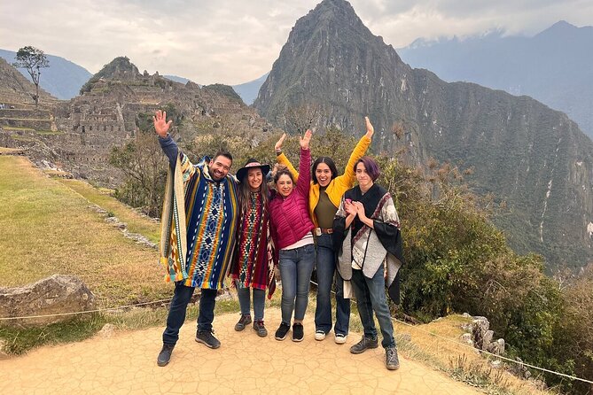 Essential Machu Picchu Full Day Tour - The early road to Ollantaytambo