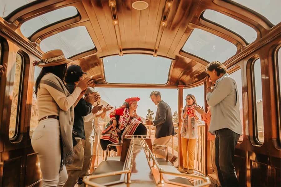 Excursion Cusco - Puno - Titicaca Observatory Train - Music, dancing, and the cultural program