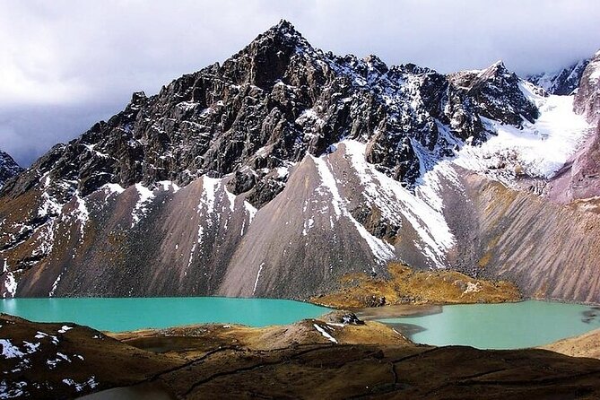 Excursion to Ausangate & 7 lakes with Coca Ceremony |Private| - The coca ceremony at the first lagoon
