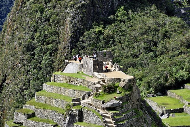 Experience Machu Picchu sustainably on a private tour from Cusco - The Voyager train to Aguas Calientes