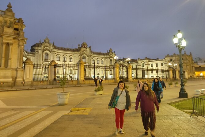 Explore the Catacombs, Lima Main Square & Magic Water Show - What the guides add to the experience