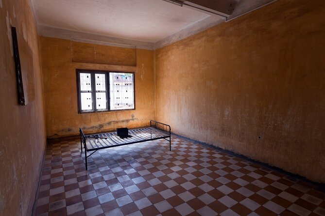 Exploring the Best of Phnom Penh: A Full Day Tour - Tuol Sleng: the history becomes personal
