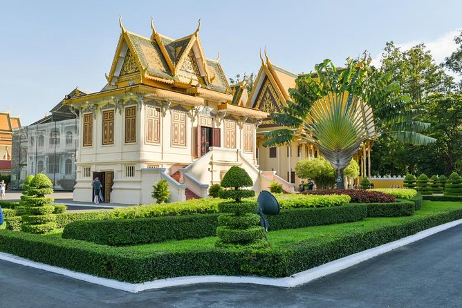 Exploring the Best of Phnom Penh: A Full Day Tour - Choeung Ek: the Killing Fields memorial