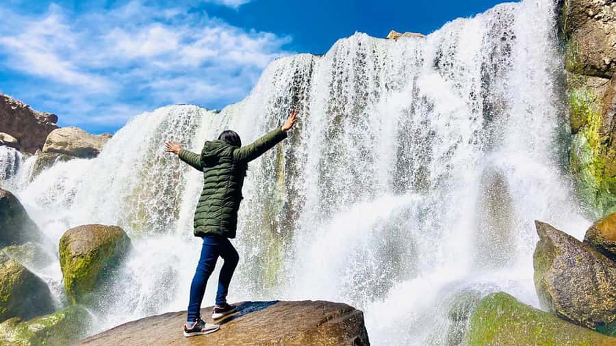 From Arequipa: Pillones Waterfall and Stone Forest Day Trip - A coca tea stop at Patahuasi