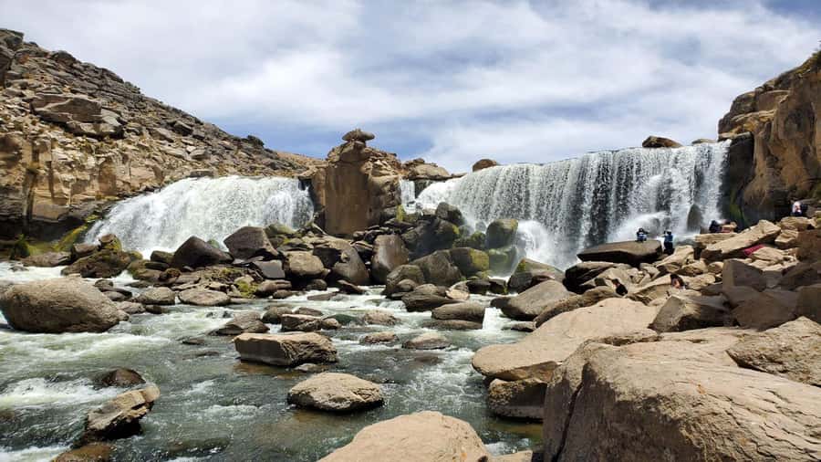 From Arequipa: Pillones Waterfall and Stone Forest Day Trip - Watching for vicuñas in Salinas and Aguada Blanca
