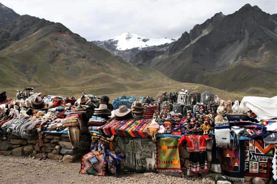 From Cusco: Full-Day Touristic Bus to Puno with Guided Tours - Lunch in Sicuani, with a taste of the highlands